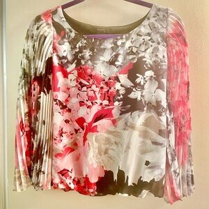 Alfani Blouse with abstract design and sheer pleated sleeves   SIZE 6P  Like New